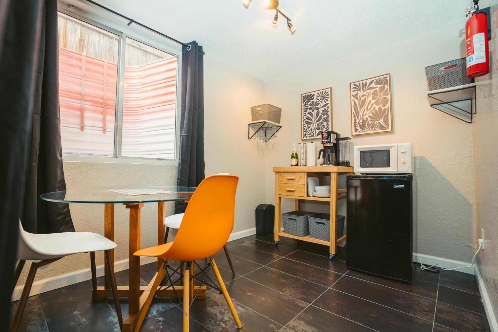 Windsor Retreat Private Basement Suite 덴버 외부 사진