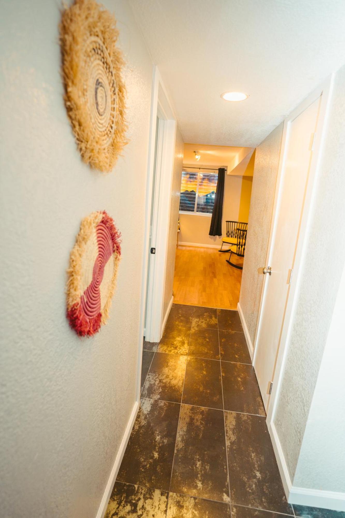 Windsor Retreat Private Basement Suite 덴버 외부 사진